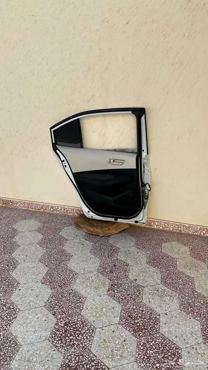 للبيع بابين كورلا جهة يسار موديل 2024 1