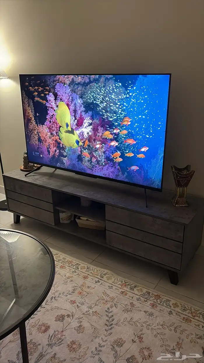 طاولة تلفزيون جديدة نظيفة 0