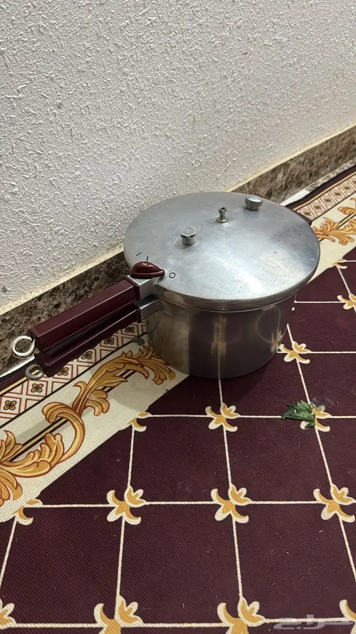 قدور ضغط قديمة واصلية على السوم 0