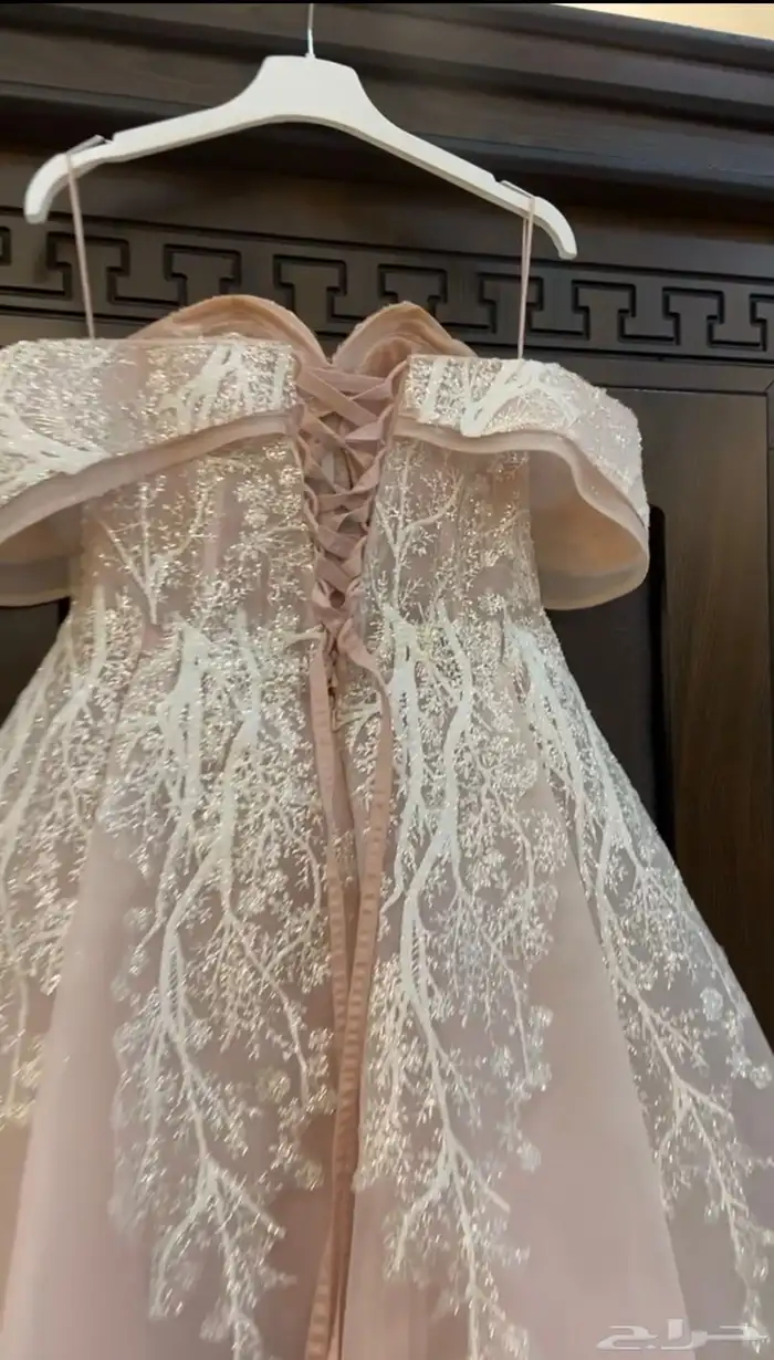 فستان دانتيل وردي 1