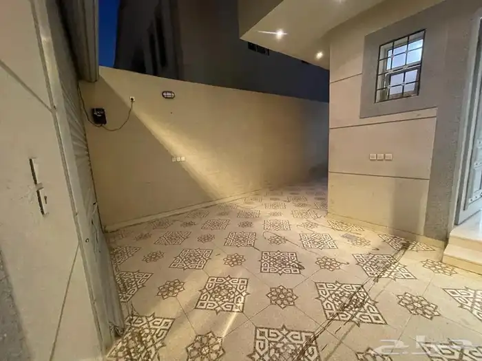 فيلا للبيع موقع مميز 1