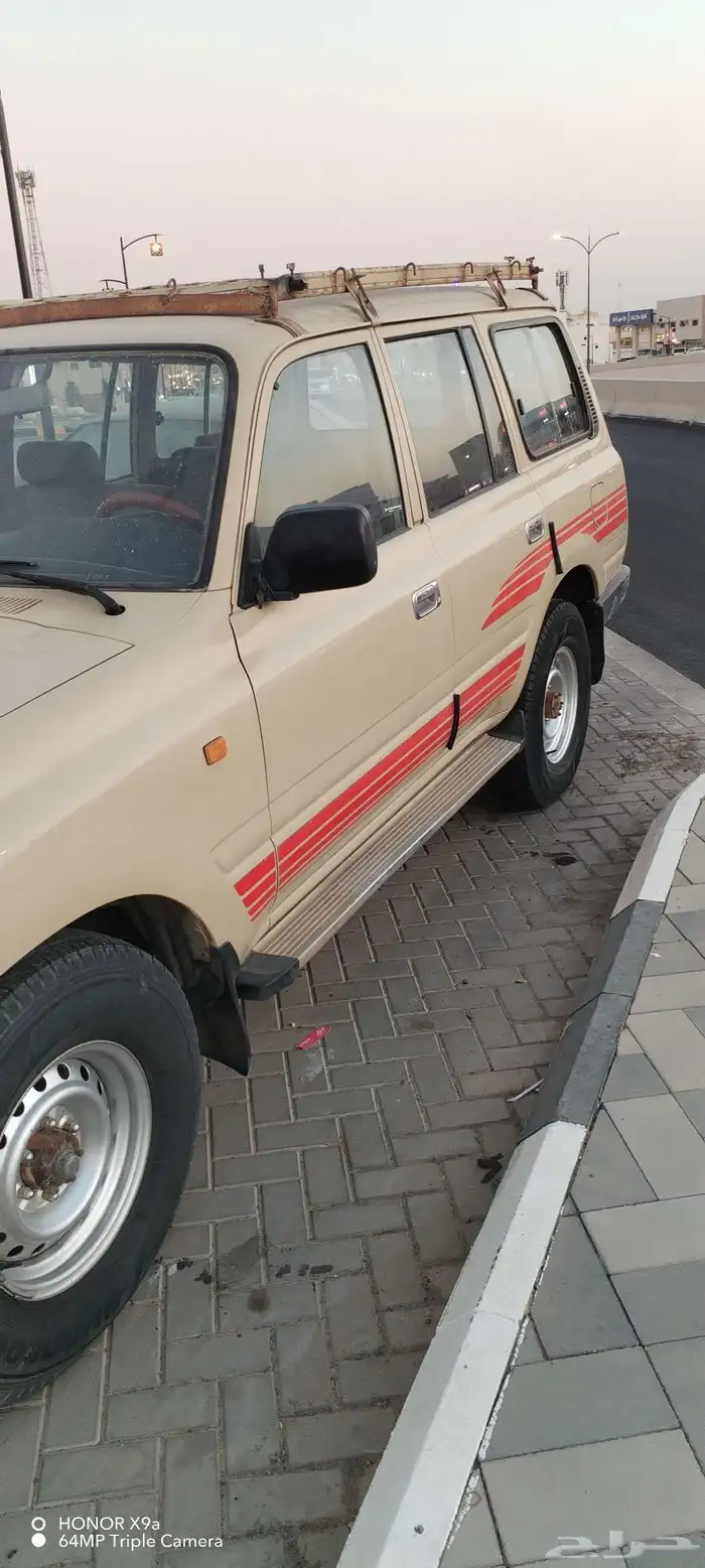 للبيع جيب تايوتا بنزين 2