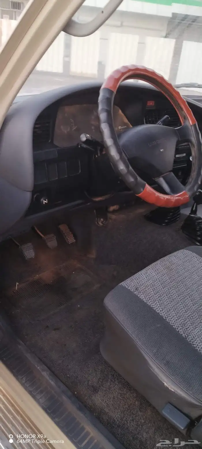 للبيع جيب تايوتا بنزين 1