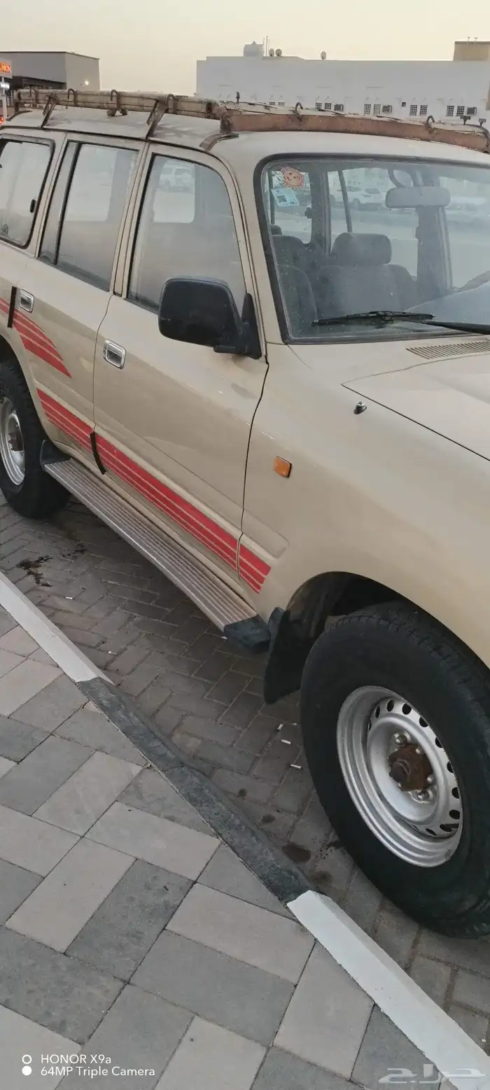 للبيع جيب تايوتا بنزين 4