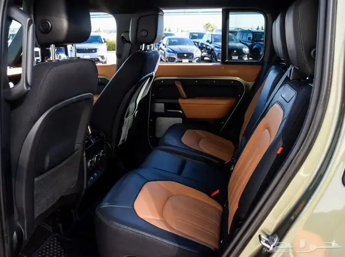 لاند روفر ديفندر اكس Land Rover Defender 130 X موديل 2033 11