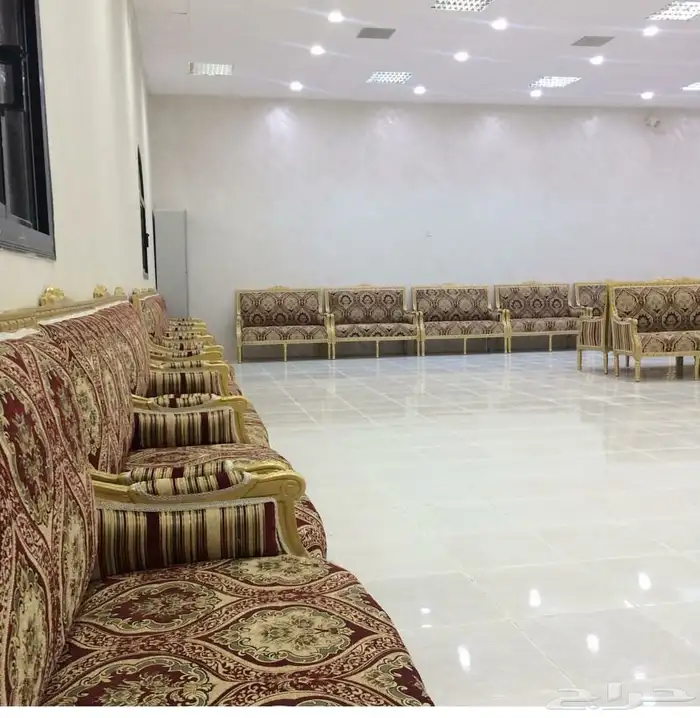 كراسي فاخرة لمجالس الرجال شبة جديدة 0