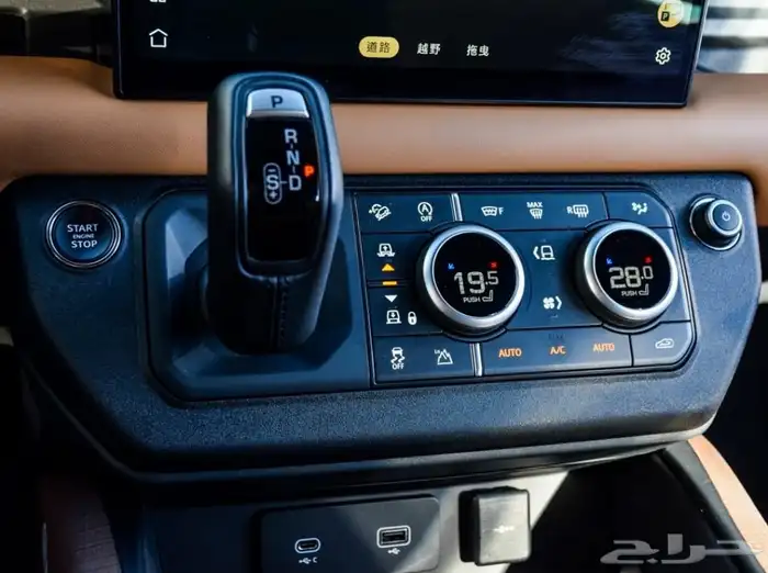 لاند روفر ديفندر اكس Land Rover Defender 130 X موديل 2033 15