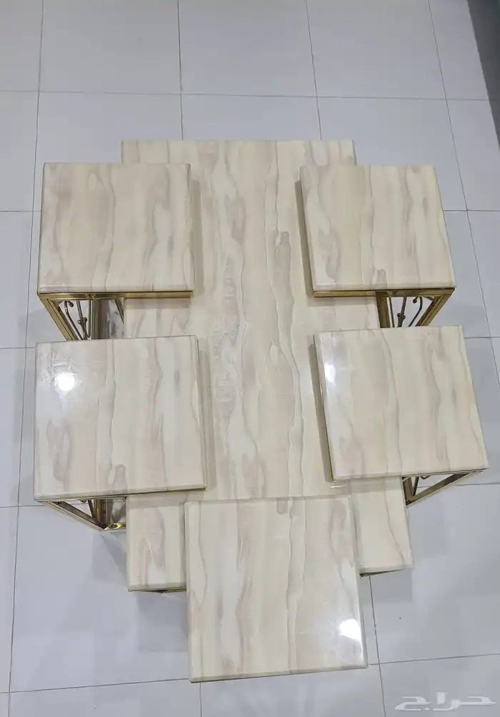 للبيع طاوله 500 0