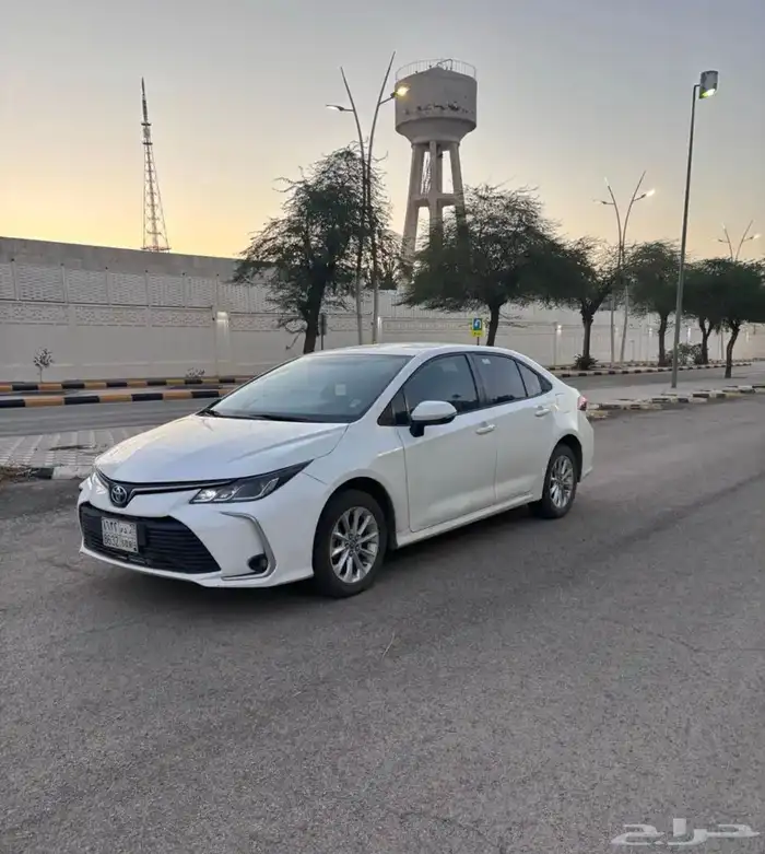تويوتا كورولا هايبرد نظيفة واقتصادية 5