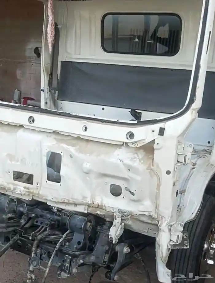 ورشة مركز سمكرة وبوية الدينات والسطحات والباصات وقطع غيارها 23