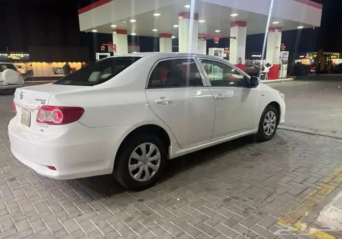 تويوتا كورولا 2012 اتوماتيك ابيض 4