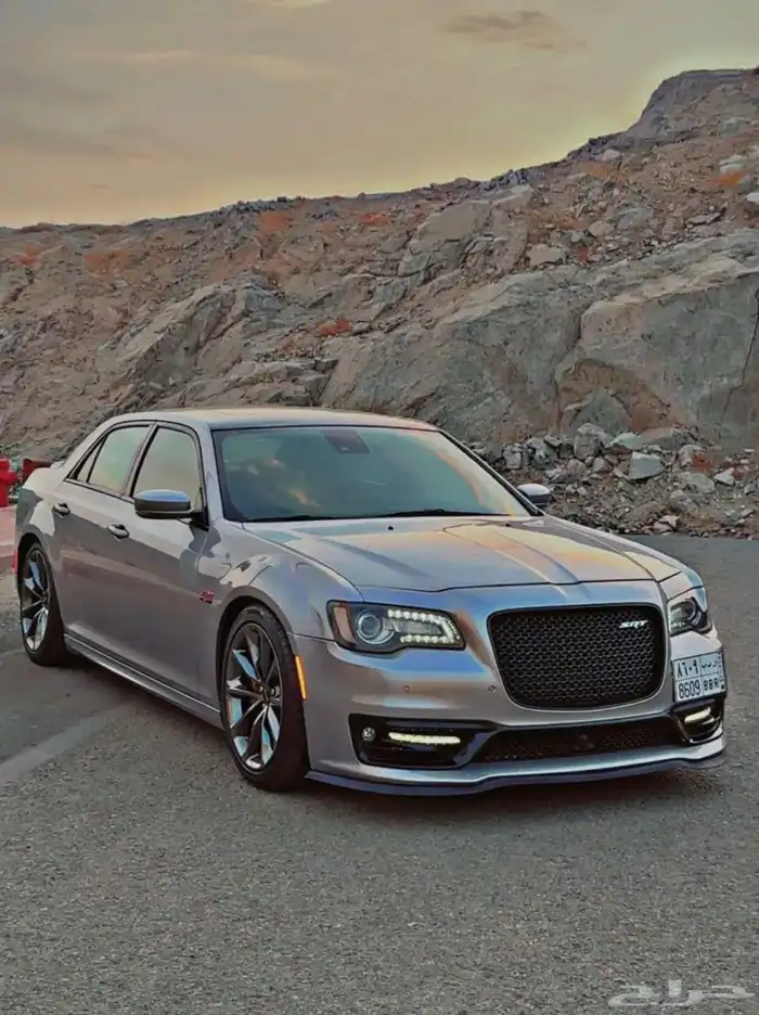 كرايزلر srt8 بلاك روف مخزن نظيف 29