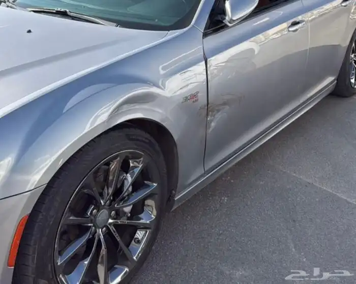 كرايزلر srt8 بلاك روف مخزن نظيف 30