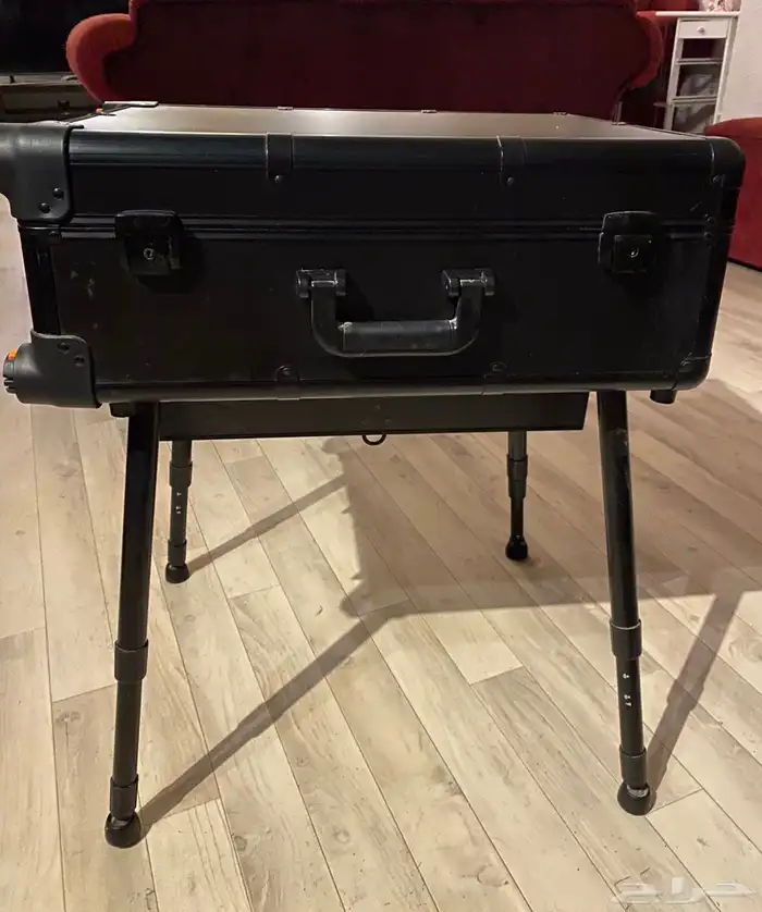 شنطة ميك أب حديد ذات إضاءة تتش 8