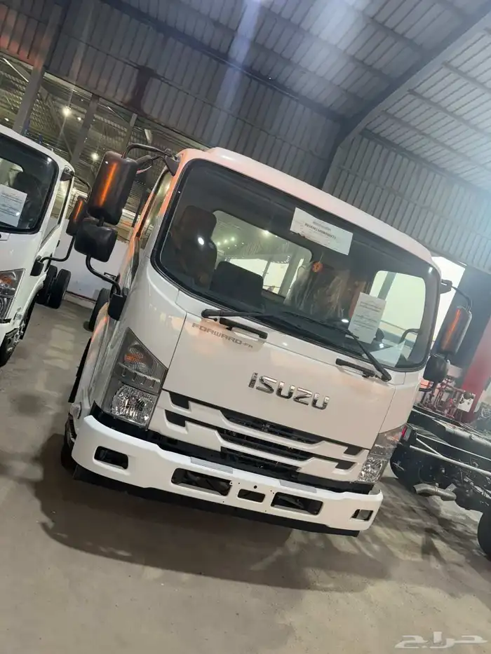 ايسوزو شاحنة 7.5طن شاص 6.80م عدد 6مسمار موديل 2025 2