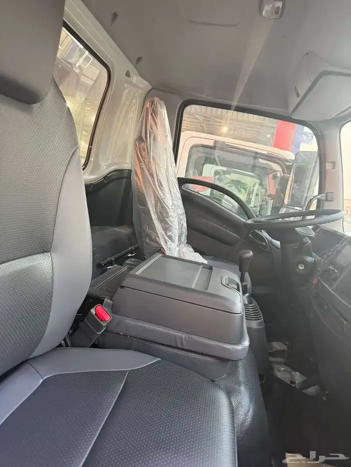 ايسوزو شاحنة 7.5طن شاص 6.80م عدد 6مسمار موديل 2025 6