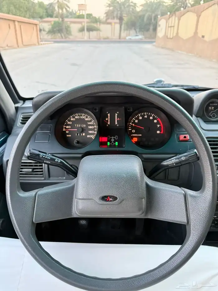 جيب باجيرو مخزن 2001 عداد 133 الف 4