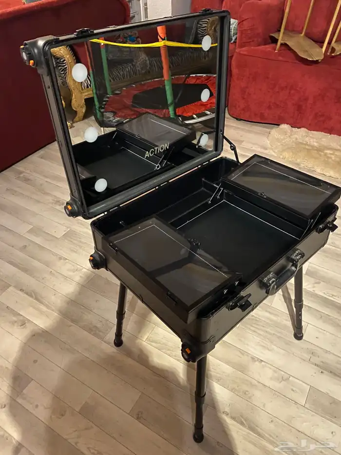 شنطة ميك أب حديد ذات إضاءة تتش 6