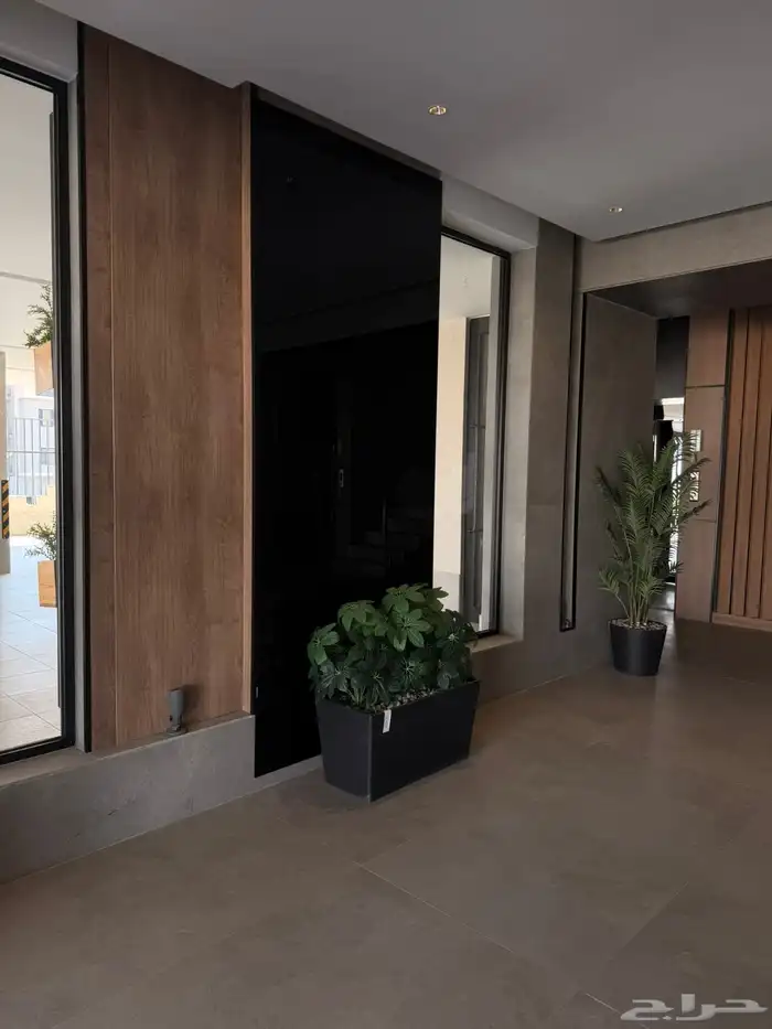 شقة للايجار 5 غرف جديدة 0