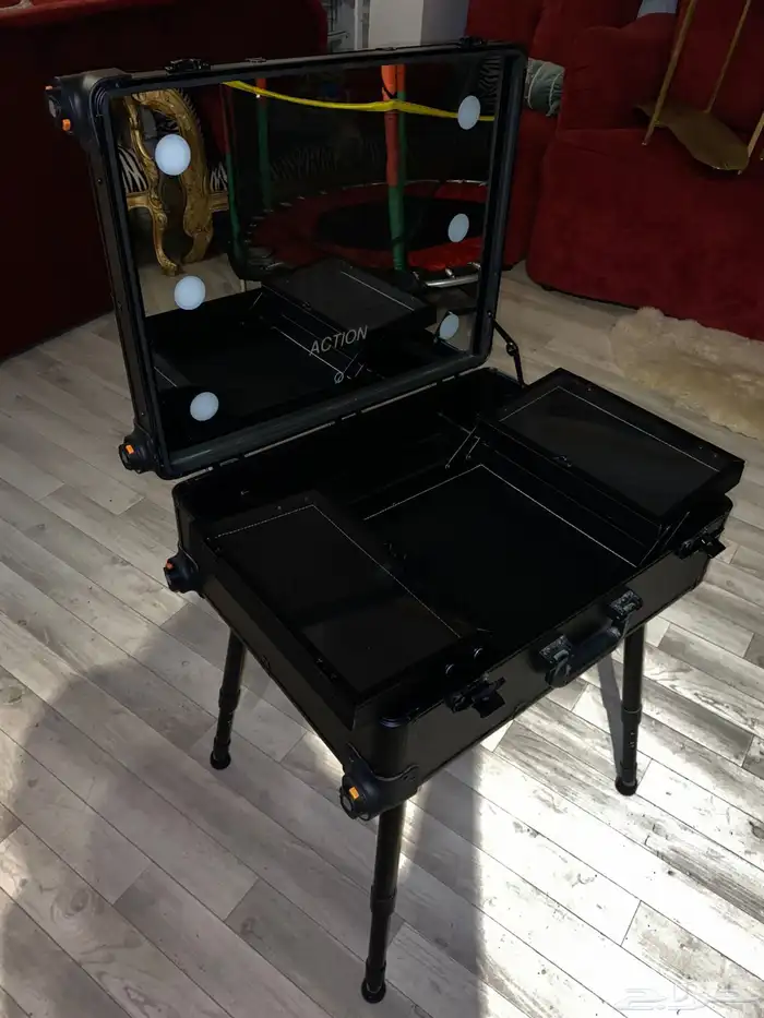 شنطة ميك أب حديد ذات إضاءة تتش 5