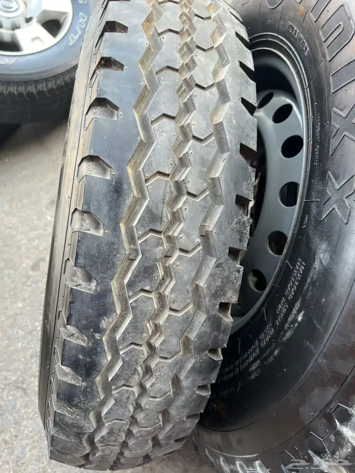 5 جنوط هلل جيب ربع مع كفرات صيني دعسة يوكهاما مقاس 750 16 4