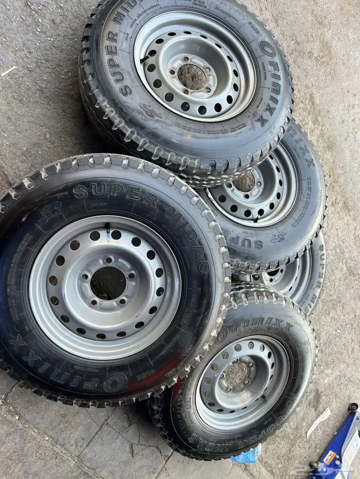 5 جنوط هلل جيب ربع مع كفرات صيني دعسة يوكهاما مقاس 750 16 10