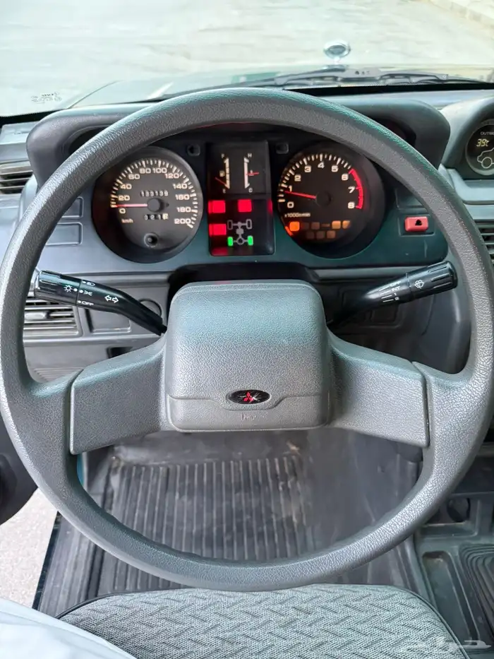 جيب باجيرو مخزن 2001 عداد 133 الف 5