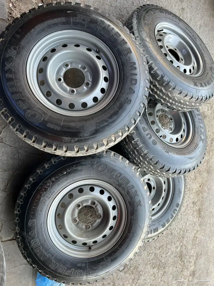 5 جنوط هلل جيب ربع مع كفرات صيني دعسة يوكهاما مقاس 750 16 7