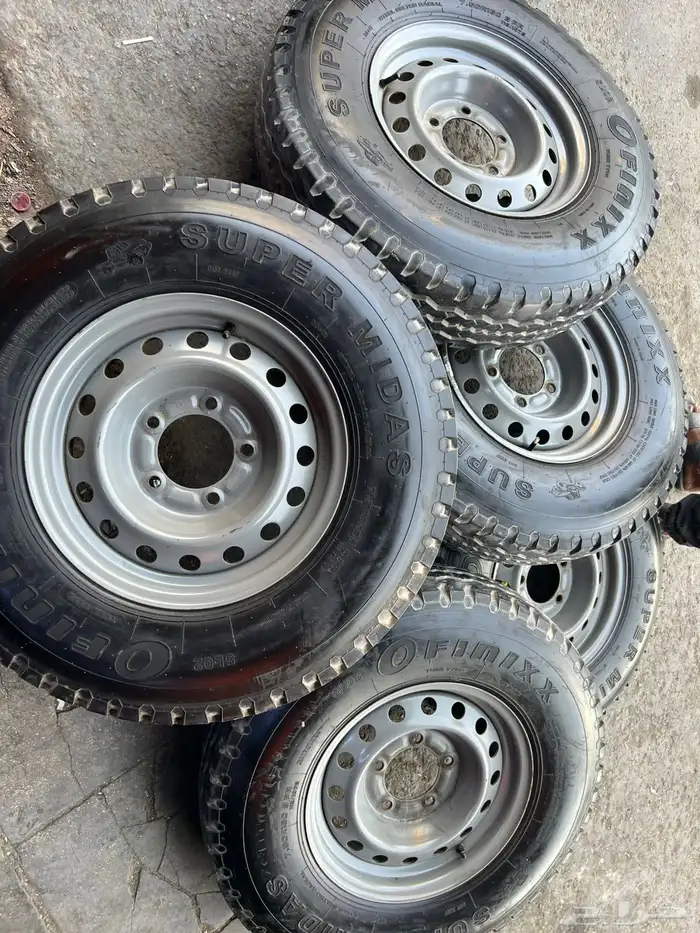 5 جنوط هلل جيب ربع مع كفرات صيني دعسة يوكهاما مقاس 750 16 0