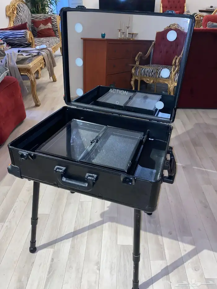 شنطة ميك أب حديد ذات إضاءة تتش 2