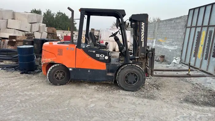 رافعه شوكيه سكين فوركليفت للايجار في جده 0