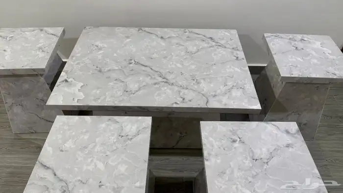 طاولة تقديم كبيرة مع اربع طاولات خدمة صغيرة 1