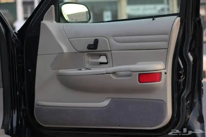 فورد كراون فكتوريا LX Sport قير أرضي موديل 2002 سعودي 44