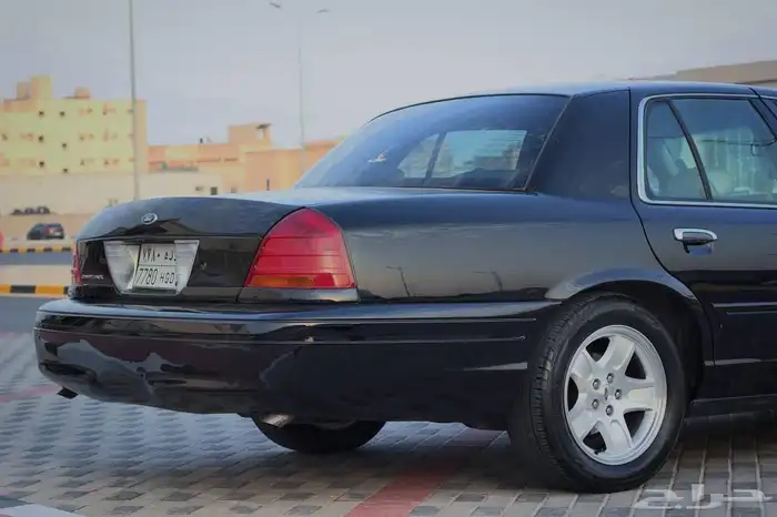 فورد كراون فكتوريا LX Sport قير أرضي موديل 2002 سعودي 9