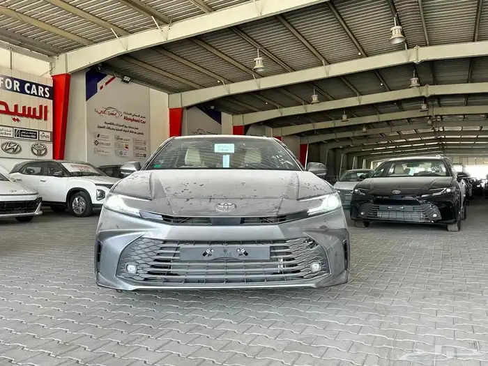 تويوتا كامري E بنزين استاندر طيس تيتانيوم موديل 2025 الساير 2