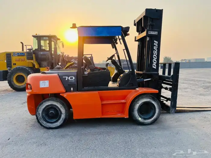 رافعه شوكيه فركلفت للايجار اليومي والشهري جميع الاحجام 12