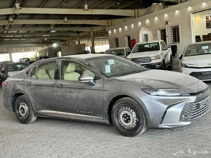 تويوتا كامري E بنزين استاندر طيس تيتانيوم موديل 2025 الساير 3