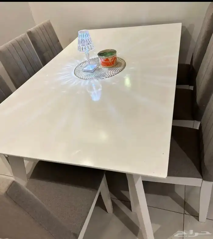 طاولة طعام نظيفه 6 كراسي - ويوجد أيضا طاولة تلفزيون 0