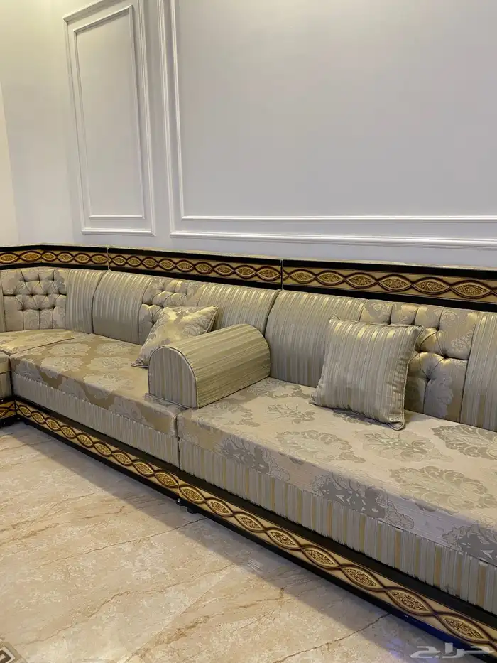 كنب كبير 7 ونص في 4 ونص   نظيف وزين 2