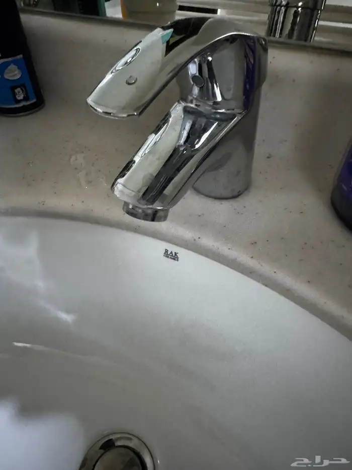 مغسلة مع دولاب خشب للبيع 1