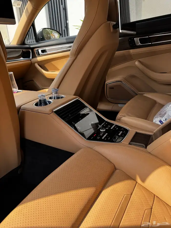 بورش باناميرا 2018 اكسلوسف 15