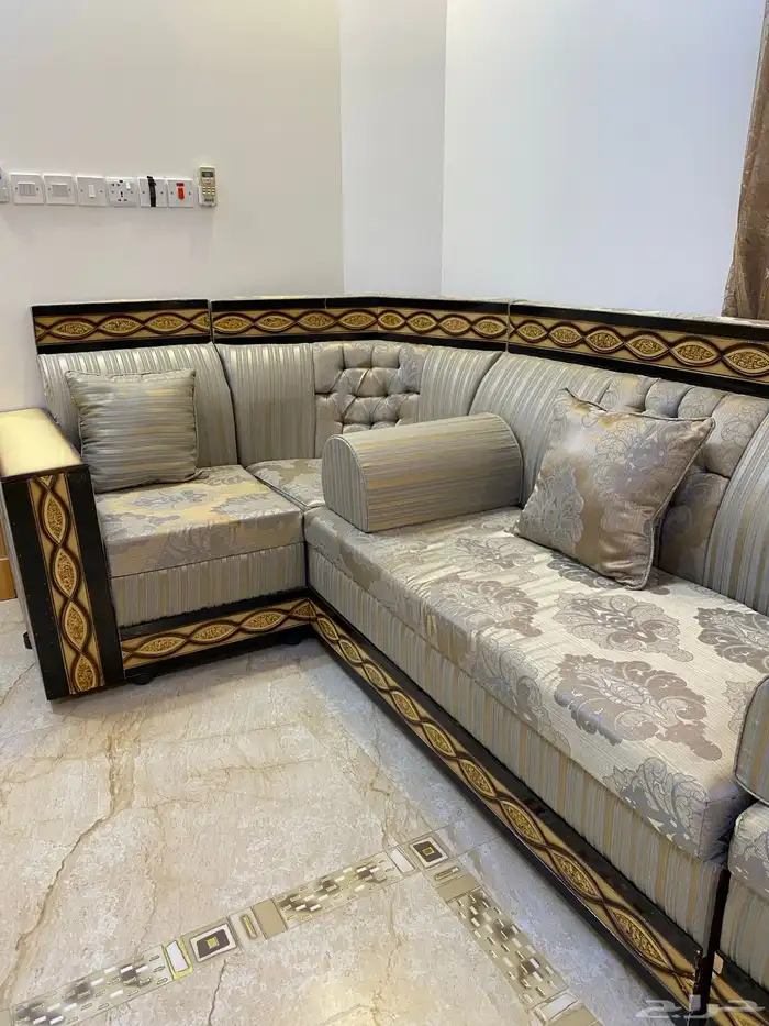 كنب كبير 7 ونص في 4 ونص   نظيف وزين 5