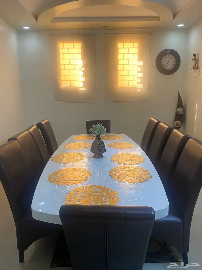 طاولة طعام 8 اشخاص 0