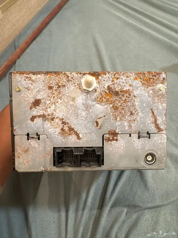 مسجل تاهو بحالة الوكاله يوجد صداء في الاعلى ومادري هو شغال 2