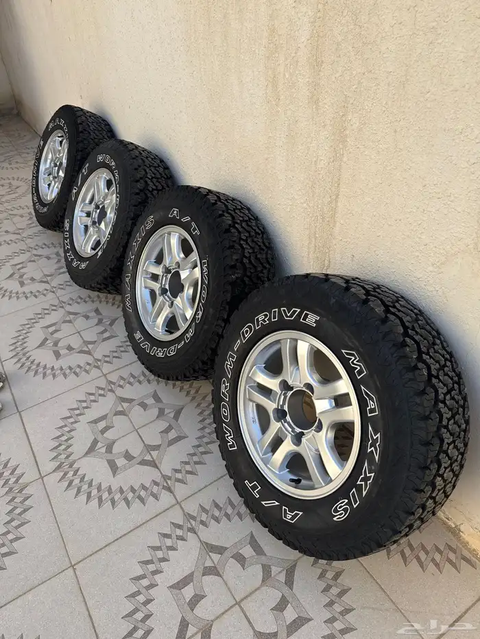 جنوط الحميد وكفرات ماكسس بزرعهن وتباريز 8.5 البيع 2500 0