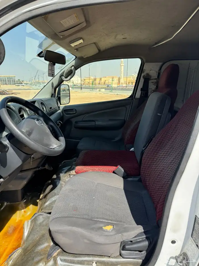 باص نيسان اورفان 7