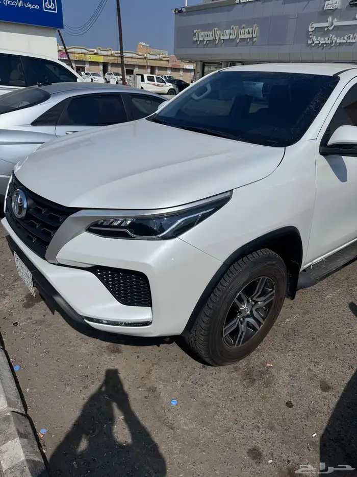 فور شنر موديل 2025 ابيض تماتيك اربعه سلندر 0