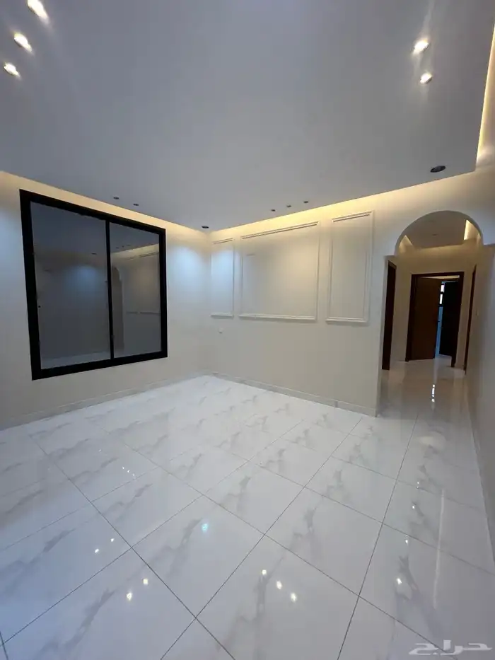 للبيع شقة دور ارضي بحوش وسيع شمال الخميس 8