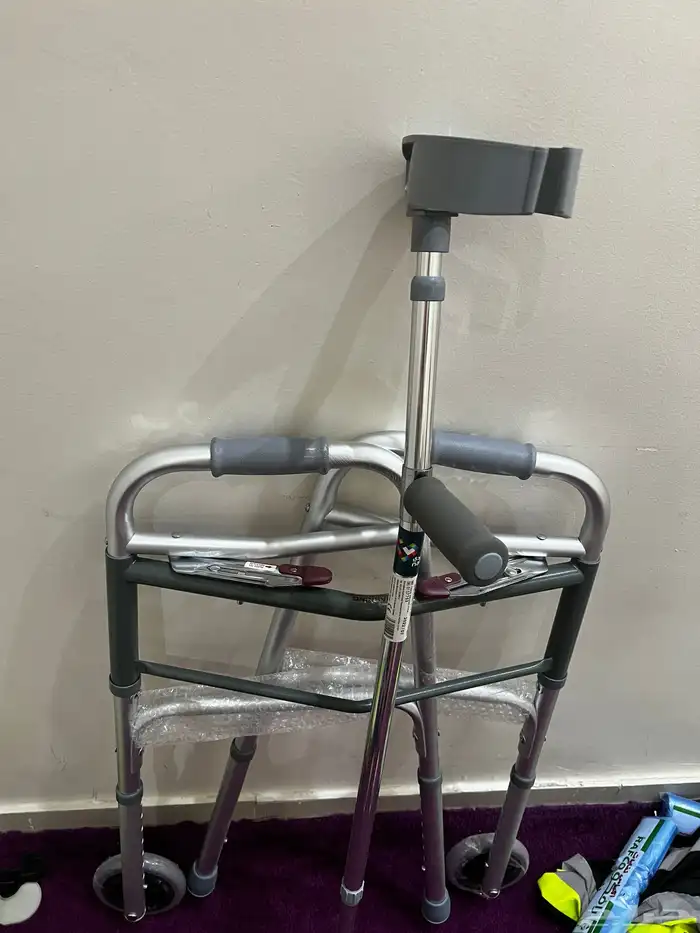 عكاز ومشاية 1