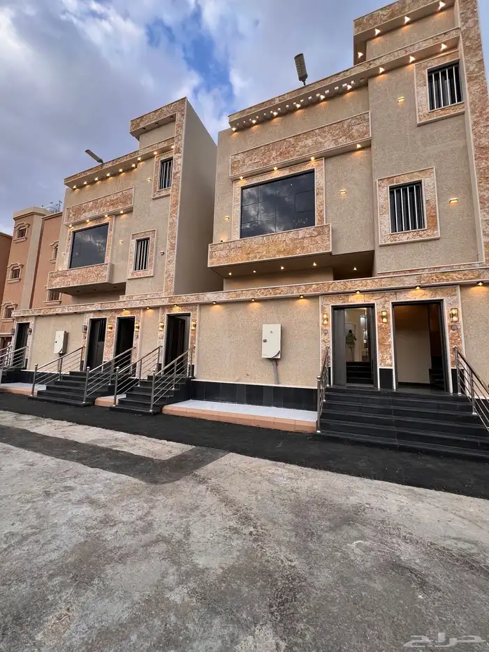 للبيع فيلا روف مع ملحق حى الراقى خميس مشيط 0